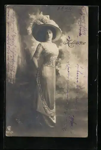 Foto-AK GL Co Nr. 3271 /4: Mode 1909 /10, Dame mit Tellerhut