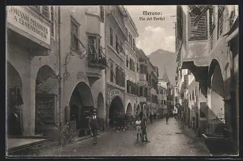 AK Merano, Geschäfte in der Via dei Portici