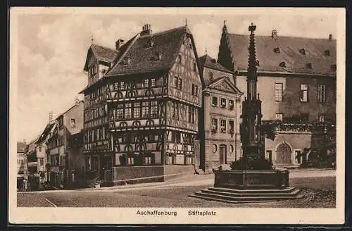 AK Aschaffenburg, Stiftsplatz mit Löwen-Apotheke und Denkmal