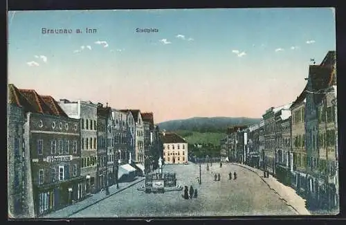 AK Braunau a. Inn, Stadtplatz mit Anwohnern
