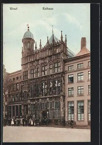 AK Wesel / Rhein, Bürger vor dem Rathaus