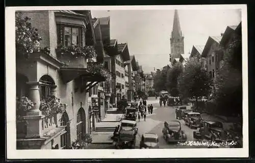 AK Kitzbühel, Hauptstrasse mit Blick zum Kirchturm