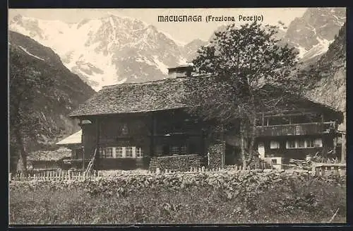 AK Macugnaga, Frazione Pecetto, Grosses Haus mit Gebirge