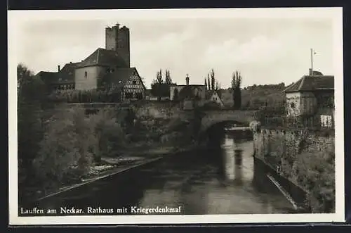AK Lauffen / Neckar, Rathaus mit Kriegerdenkmal am Fluss
