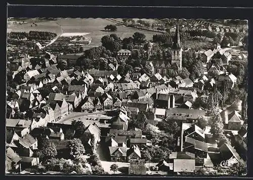 AK Lüdinghausen i. W., Fliegeraufnahme vom Ort mit Blick zur Kirche