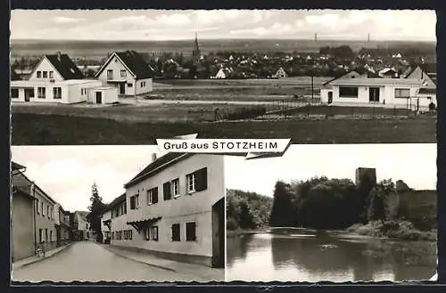 AK Stotzheim, Strassenpartie mit Wohnhäusern, Blick über das Wasser auf die Ruine