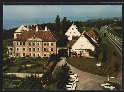 AK Hagnau / Bodensee, Schlossgaststätte Kirchberg M. Aberle mit Strasse aus der Vogelschau