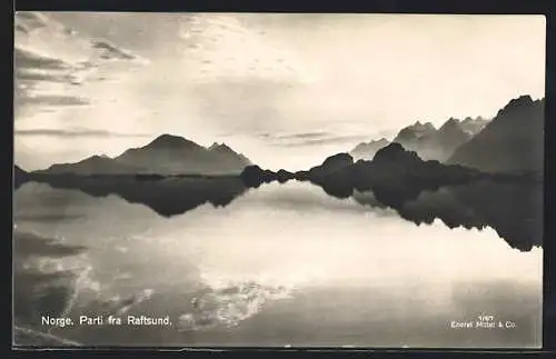 AK Raftsund, Gebirge im Wasser gespiegelt
