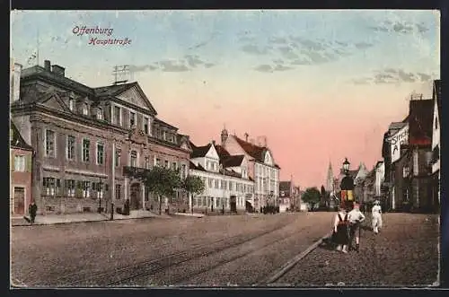 AK Offenburg, Hauptstrasse mit Rathaus und Litfasssäule