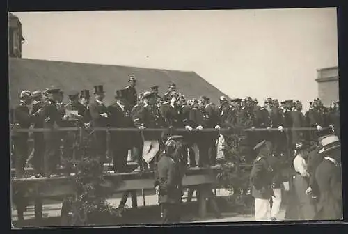 Foto-AK Wurzen, Verbandstag der Feuerwehr 1920, Honoratioren auf einer Empore