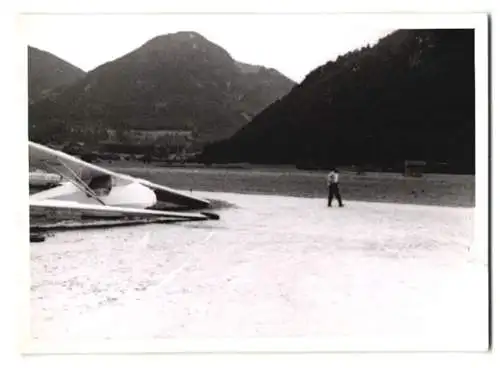 37 Fotografien Ansicht Kirchheim / Teck, Flugplatz Hahnweide, Segelflugzeuge, Schlepp-Flugzeug, Hangar, Segelflieger u.a