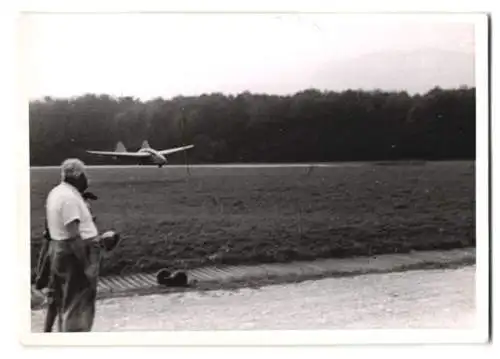 37 Fotografien Ansicht Kirchheim / Teck, Flugplatz Hahnweide, Segelflugzeuge, Schlepp-Flugzeug, Hangar, Segelflieger u.a