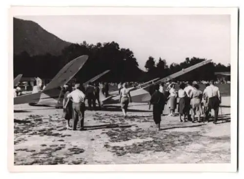 37 Fotografien Ansicht Kirchheim / Teck, Flugplatz Hahnweide, Segelflugzeuge, Schlepp-Flugzeug, Hangar, Segelflieger u.a