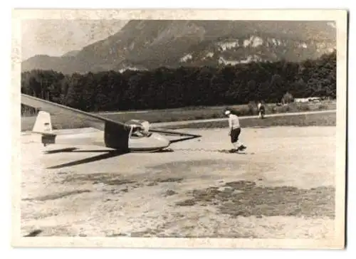 37 Fotografien Ansicht Kirchheim / Teck, Flugplatz Hahnweide, Segelflugzeuge, Schlepp-Flugzeug, Hangar, Segelflieger u.a