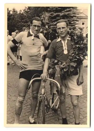5 Fotografien Schenk, Kiel, Ansicht Kiel, Fahrradrennen 1949, Radrennfahrer W. Mazur, H. Wetzel & A. Kutz, Velo, Bicycle