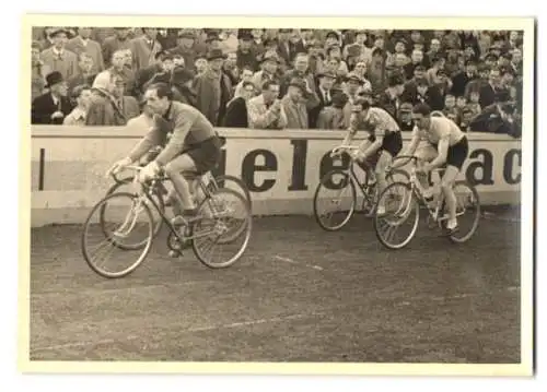 5 Fotografien Schenk, Kiel, Ansicht Kiel, Fahrradrennen 1949, Radrennfahrer W. Mazur, H. Wetzel & A. Kutz, Velo, Bicycle