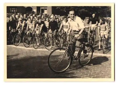 5 Fotografien Schenk, Kiel, Ansicht Kiel, Fahrradrennen 1949, Radrennfahrer W. Mazur, H. Wetzel & A. Kutz, Velo, Bicycle