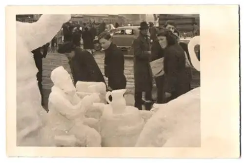 10 Fotografien unbekannter Fotograf, Ansicht Esslingen / Neckar, Winter-Schau mit Ausstellung von Schnee-Skulpturen