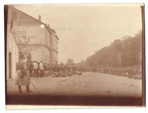 6 Fotografien 1.WK, Ansicht Rohatyn / Ukraine, K.u.k Soldaten am Bahnhof, Russische POW, Flüchtlinge, Ukrainer in Tracht