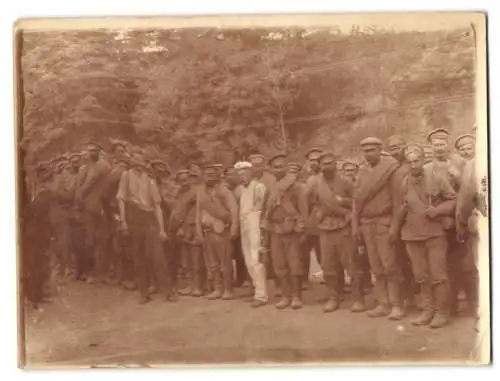 6 Fotografien 1.WK, Ansicht Rohatyn / Ukraine, K.u.k Soldaten am Bahnhof, Russische POW, Flüchtlinge, Ukrainer in Tracht