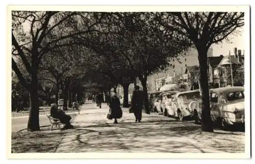 2 Fotografien unbekannter Fotograf, Ansicht Adelaide / Australien, Hotel Kalgoorlie, Strassenansicht bei der Bibliothek