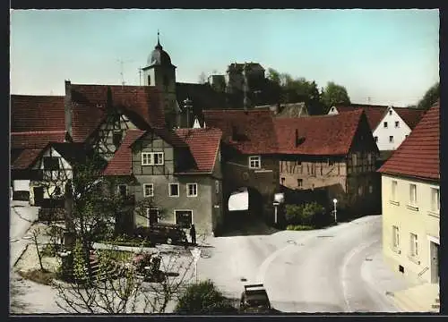 AK Betzenstein /Fränkische Schweiz, Strassenpartie mit Torbogen und Denkmal