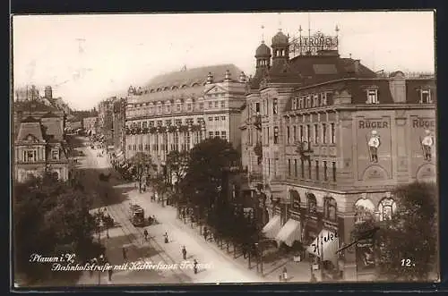 AK Plauen i. V., Bahnhofstrasse mit Cafe Trömel und Strassenbahn