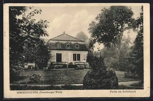 AK Himmighausen /Teutoburger Wald, Partie im Schlosspark mit Gebäude