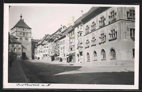 AK Rottweil a. N., Strassenpartie mit Torturm