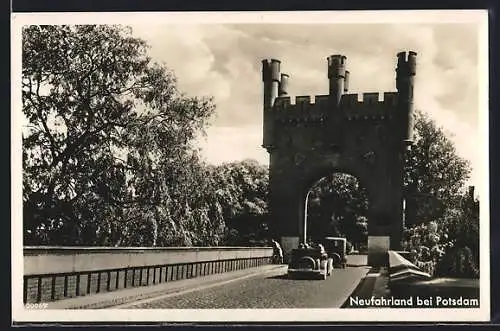 AK Neufahrland, Strassenpartie am Tor