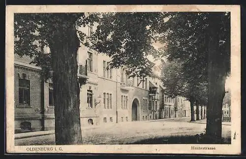 AK Oldenburg / Oldenburg, Hunterstrasse mit Bäumen