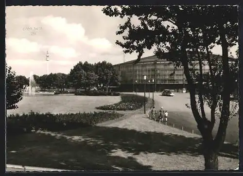 AK Dortmund, Westfalenhalle mit Fernmeldeturm Florian