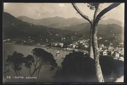 AK Sestri Levante, Blick von einer Anhöhe auf den Küstenort