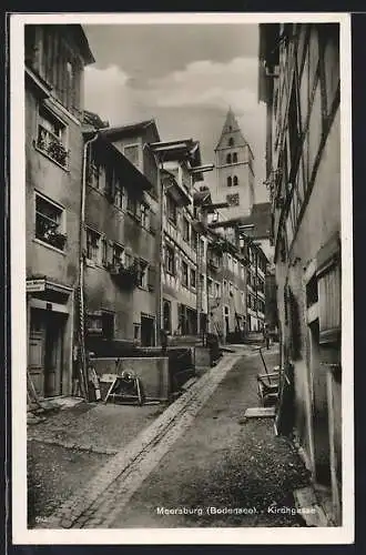 AK Meersburg /Bodensee, Kirchgasse mit Blick zur Kirche