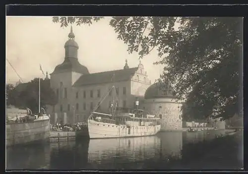 AK Vadstena, Slottet och hamnen