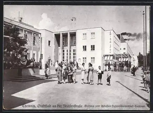 AK Chemnitz, Besuchergruppe vor dem Stadtbad an der Mühlenstrasse