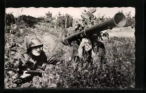 AK Bundeswehr bei der Panzerbekämpfung mit der Bazooka