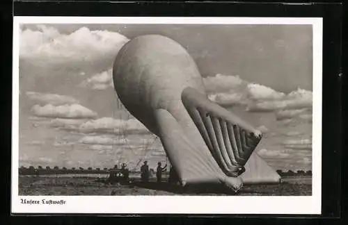 AK Luftwaffe beim Errichten einer Ballonsperre