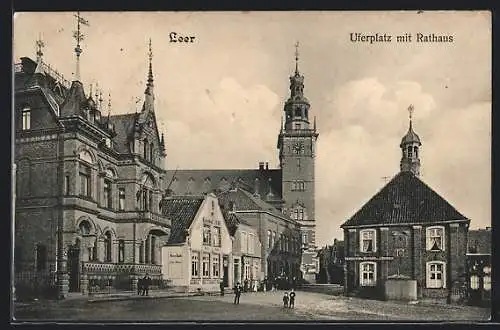 AK Leer / Ostfriesland, Gasthof zur Leda, Uferplatz mit Rathaus