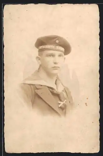 Foto-AK Junger Matrose in Uniform, Mützenband Torpedoboots-Halbflotille