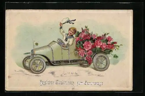 AK Hjärtlig Gratulation, Kleiner Matrose im mit Rosen geschmückten Auto