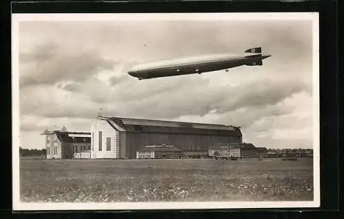 AK Graf Zeppelin über der Werft