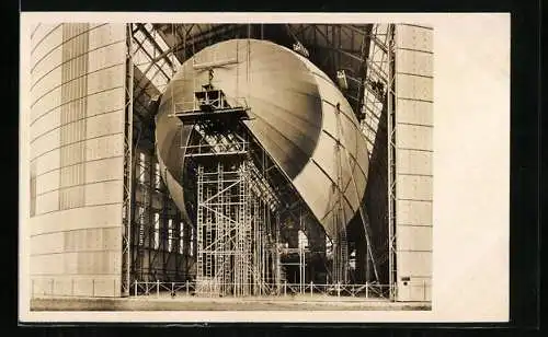 AK Zeppelin LZ 129 in Bau, Werkshalle
