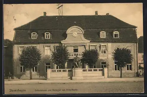 AK Stavenhagen, Geburtshaus und Denkmal von Fritz Reuter