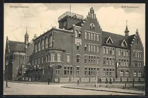 AK Wilhelmshaven, Realschule mit Passanten