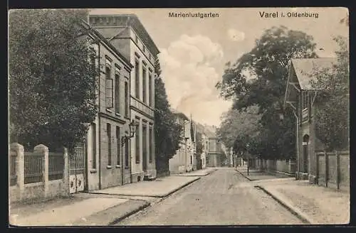 AK Varel i. Oldenburg, Marienlustgarten mit Strassenpartie
