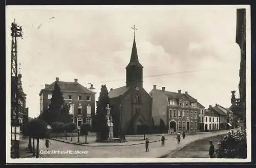 AK Geilenkirchen-Hünshoven, Strassenpartie mit Kirche