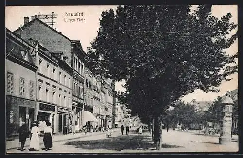 AK Neuwied, Geschäfte am Luisen-Platz