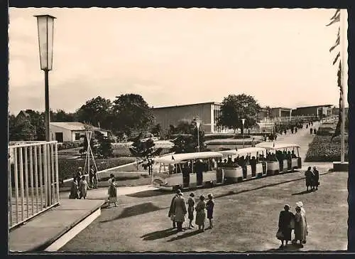 AK Erfurt, Internationale Gartenbauausstellung 1961 - Blick von der Rendezvousbrücke