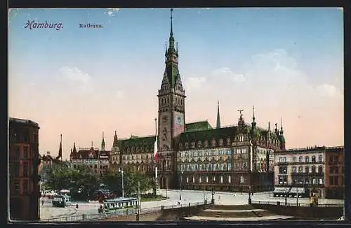 AK Hamburg, Strassenbahnen vor dem Rathaus